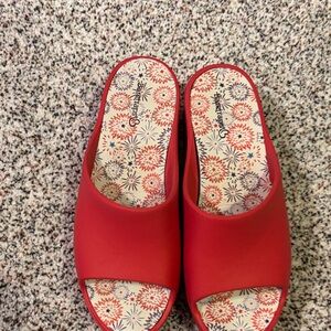 BareTraps Red Slip-On Open Toe Mules